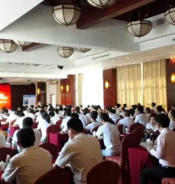 宏光照明第十六屆全國優(yōu)秀經(jīng)銷商會議隆重拉開帷幕！